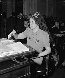 Elizabeth Dilling ketika menghadiri pertemuan Subkomite Senat Kehakiman Senat pada tanggal 11 Januari 1939.