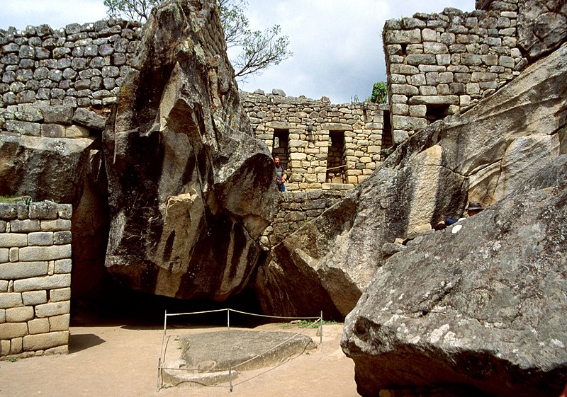 Ficheiro:Machu-picchu-c19.jpg