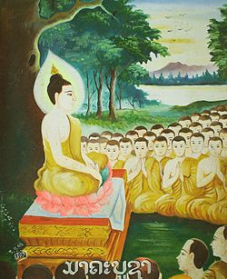 Gautama Buddha tíz telihold után érte el a megvilágosodást, 45 évvel a buddhista időszámítás kezdete előtt, a hatodik holdhónap teliholdjakor.