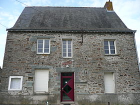 Bâtiment du XVe&#160;siècle abritant la Mairie de Carbay.