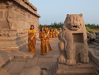 Fantastica scultura di leone - Durga scolpita nel pannello quadrato