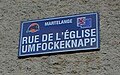 Plaque de rue bilingue français-luxembourgeois à Martelange