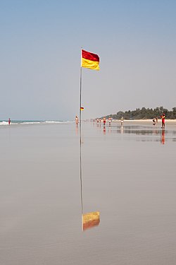 Mobor Beach, Goa, India - panoramio.jpg