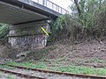 Repère altimétrique sur le mur de soutènement d'un pont à Nantes (Loire Atlantique, France) ;