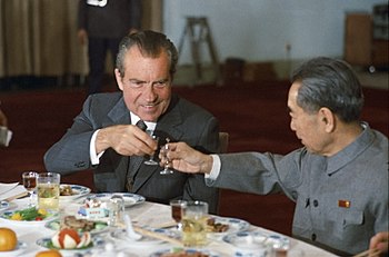 English: US President Richard Nixon and Chines...