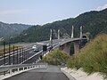 側道からの近江大鳥橋（写真奥は金勝山トンネル）