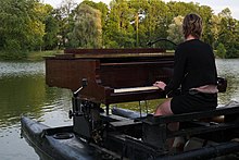 Piano sur l'eau, étang de Luisant.