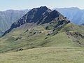 Pic de Bourgade vu de la crête de l'Aiguillette entre les vallées de Saux et de la Géla.