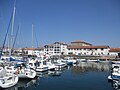 Le couvent à droite vu du port de Ciboure.