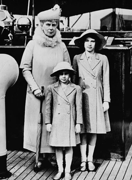 File:Queen Mary with Princess Elizabeth and Margaret.jpg