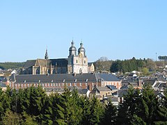 De basiliek met de abdij