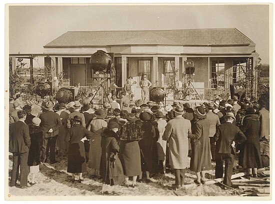 Shooting a scene for 'Grandad Rudd', Cinesound-Ken Hall, Sydney, ca. 1935, Sam Hood