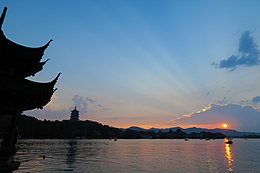 Saulėlydis prie Sihu ežero