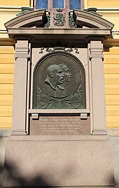 Relief of Svinhufvud and Mannerheim on the left side of the front facade of the Vaasa City Hall [fi], 1924