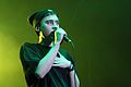 Olly Alexander interpreta Fenton.