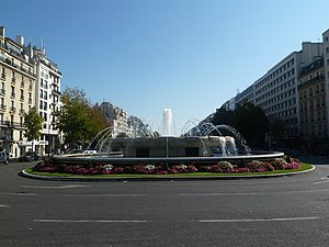 Fontaine au carrefour de l'avenue Charles de Gaulle et l'avenue de Madrid (2011).