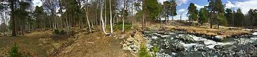 Feltet ligger på vestsida av elva Skjørdøla som renner ut i Driva. Foto: Fordreid panorama 2019