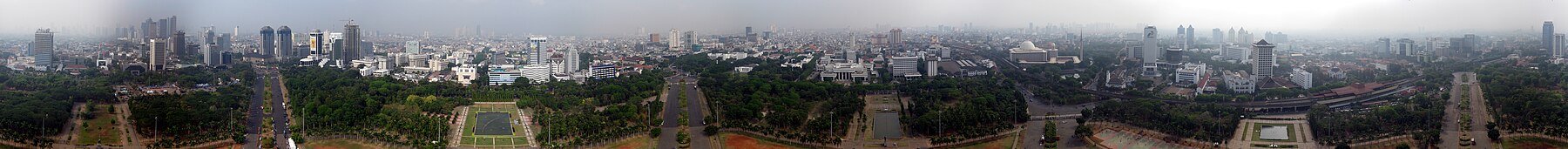 Pandangan Jakarta Pusat dari puncak Monumen Nasional