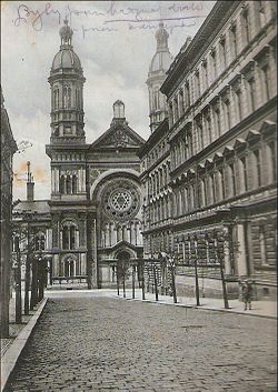 Vinohradská synagoga, pohled z Moravské ul., dobová pohlednice, cca 1910