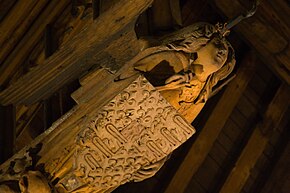 One of the angel corbels which support the roof; it holds the Coat of arms of England used intermittently between 1340 and 1406 Westminster Hall 02.jpg