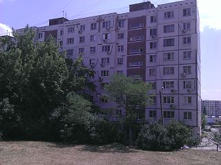 Будинок за адресою вул. Комарова, № 34. Тут у 63-й квартирі Криштопа було затримано невдовзі після замаху на вбивство.