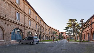 no 34 : la cour intérieure du collège de l'Esquile.