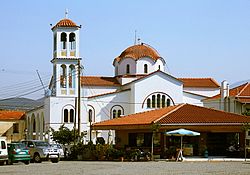 Antírrion Pyhän Nikolaoksen (Ágios Nikólaos) kirkko.