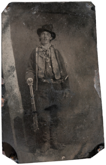 220px-Billy_the_Kid_tintype%2C_Fort_Sumn