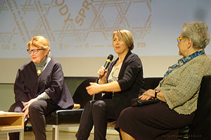 Europejski Dzień Sprawiedliwych 2016 w Łodzi. Centrum Dialogu. Joanna Sobolewska-Pyz (po lewej), Irena Szczurek i Dyrektor Centrum Dialogu Joanna Podolska (w środku).