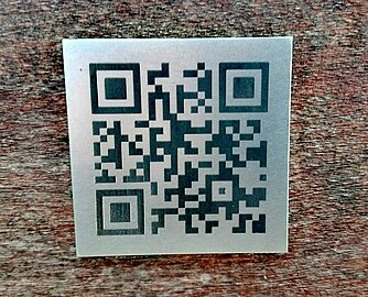 QR (derecha) en banca