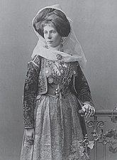 Femme grecque de Crimée en costume traditionnel, début du XXe siècle