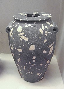 220px-Diorite_Vase_Neqada_II_Predynastic_Ancient_Egypt_Field_Museum.jpg