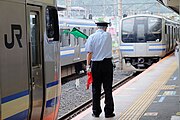 逗子駅で行われる連結・切り離し作業（2020年7月）