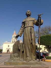 Fray Antonio Margil de Jesús, escultura de Alberto Pérez Soria.jpg