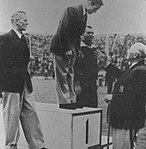 Siegerehrung im Ringen 1948: Auf Platz 1 Celal Atik