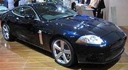 Maqueta 3D recortable del Jaguar XKR, de la segunda generación. Manualidades a Raudales.