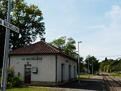 La voie ferrée ; vue prise en direction de Périgueux.