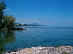 Vue à l'est depuis le débarcadère de Vaumarcus, 16 mai 2007.