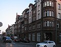 Gruppe von sechs Mietshäusern in geschlossener Reihe, Nr. 6 und 8 waren Wohnungen von Walter Pintus, Sara Ottenheimer, Jakob und Klara Greilsamer