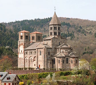 Notre-Dame-du-Mont-Cornadore, Saint-Nectaire, Puy-de-Dôme with a polygonal crossing tower like Cluny, flat buttresses and a high eastern apse with radiating low apses forming a chevete.