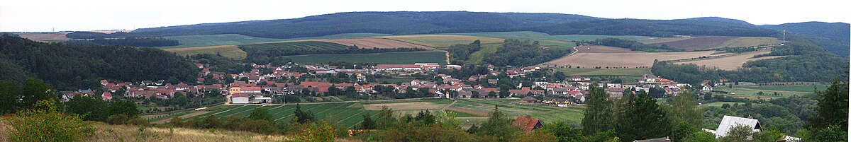 Panoramo de Nové Bránice (vido el kabana domaro en Dolní Kounice)