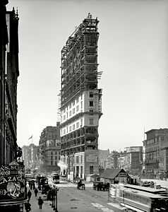 כיכר טיימס 1 במהלך בנייתו, 1903