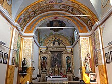 Ein Blich in die Kirche von Signôra zeigt die farbenfrohe und lebendige Bemalung von Ralf Abati.