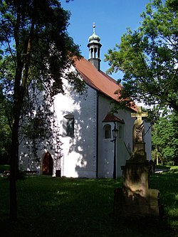 Pietní park v místě hřbitova s Kapli Nejsvětější Trojice