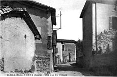 Saint-Clair-du-Rhone, une rue du village en 1914