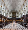 Intérieur, regardant vers l'orgue