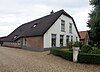 Boerderij, langhuistype, gepleisterd afgewolfde voorgevel