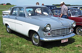 Standard Vanguard Six ca 1962 Schaffen-Diest 2012.jpg