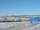 Vista dei dintorni di Kiruna, con il bivio della strada europea E10 a sinistra per Luleå e a destra per Narvik, Norvegia