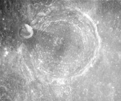 Taruntius crater AS15-M-2123.jpg